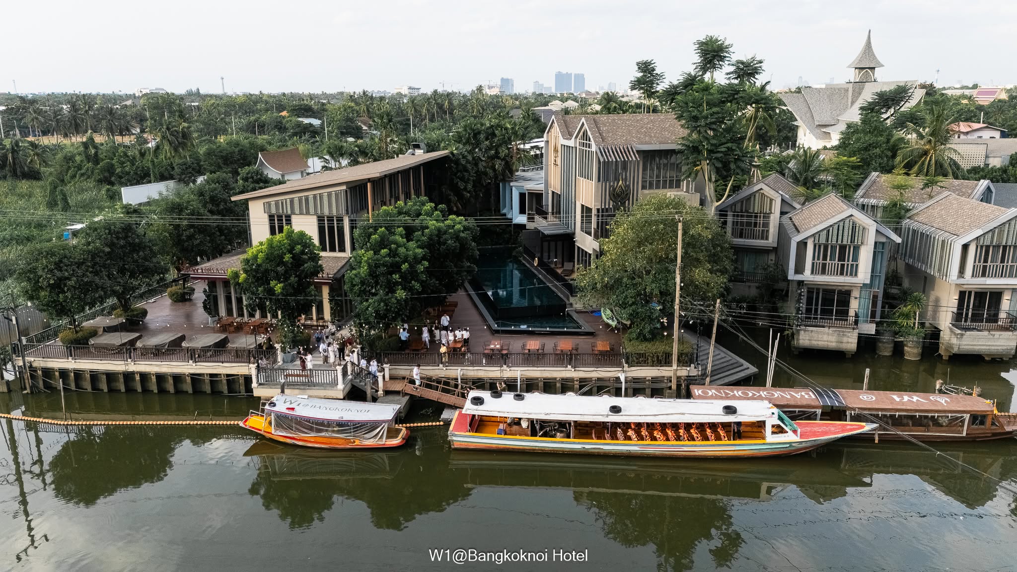 W1 Private Boat on Bangkok Noi Canal