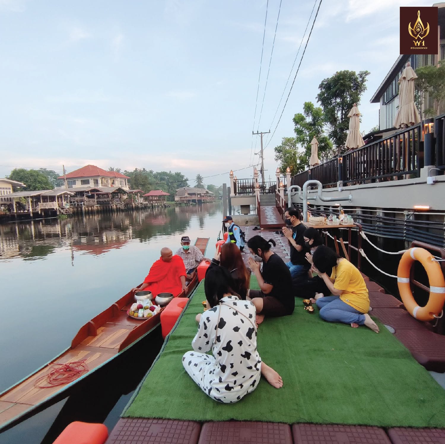 Morning Alms Tak Bat at W1@Bangkoknoi