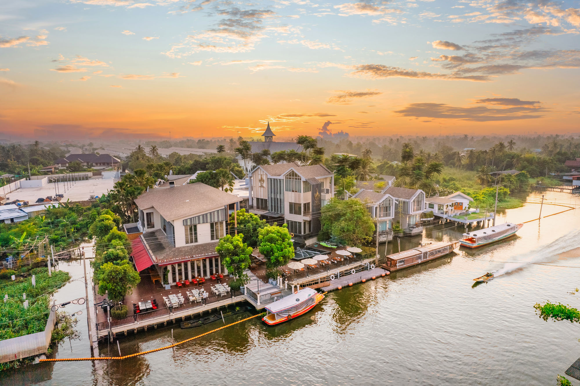 Canal Villa at W1@Bangkoknoi